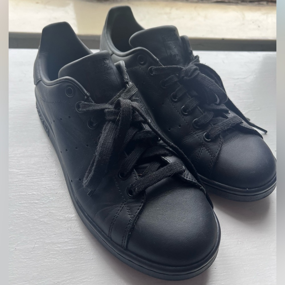 Black Adidas Stan Smith